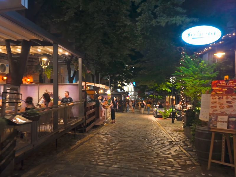 prikaz ulice sa restoranima u skadarliji